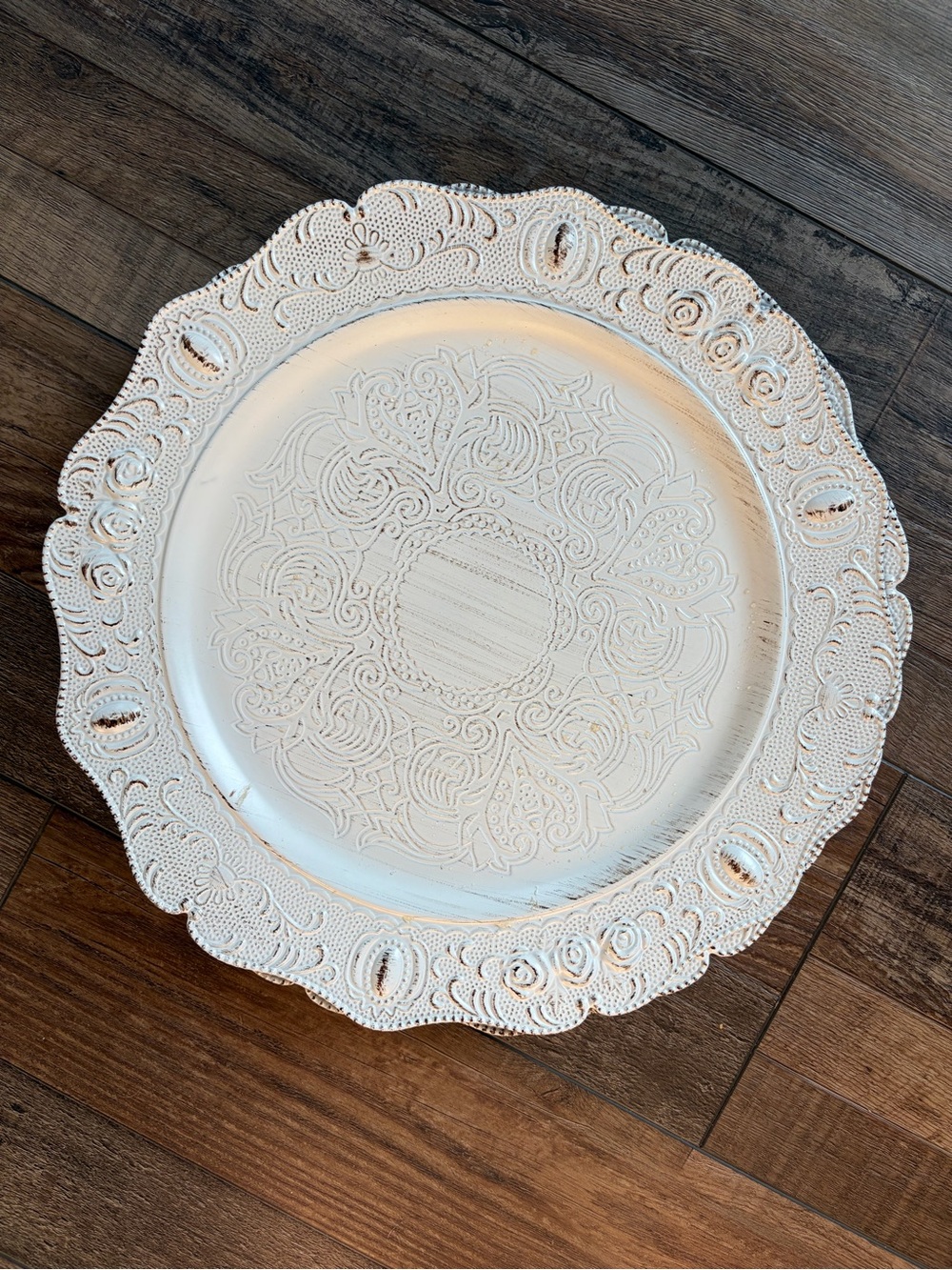White Ornate Decorative Charger Plates (6) - Elegant Home Dining Accent